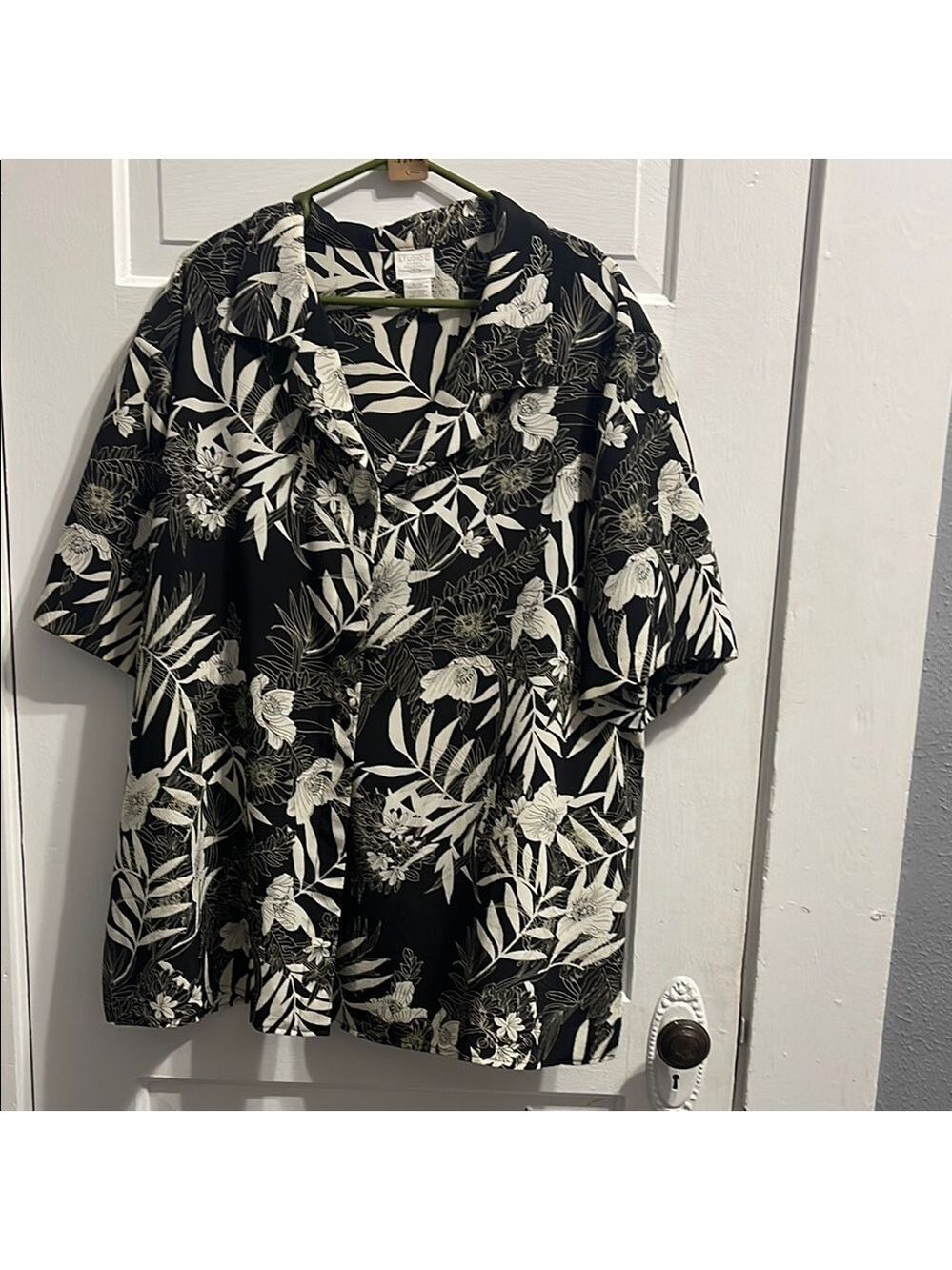 Studio C Black and White Botanical Button Down Shirt 4X